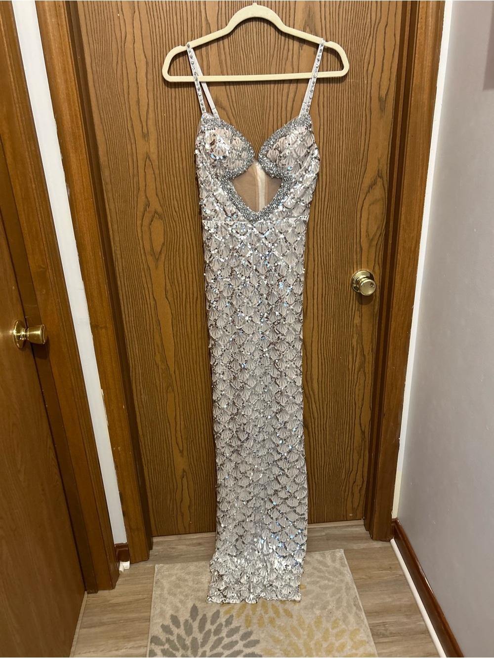🌻Silver Sequin Evening Gown with Plunging Neckline🌻
